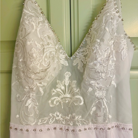 Elegant White Lace Women’s Dress - Picture 3 of 5